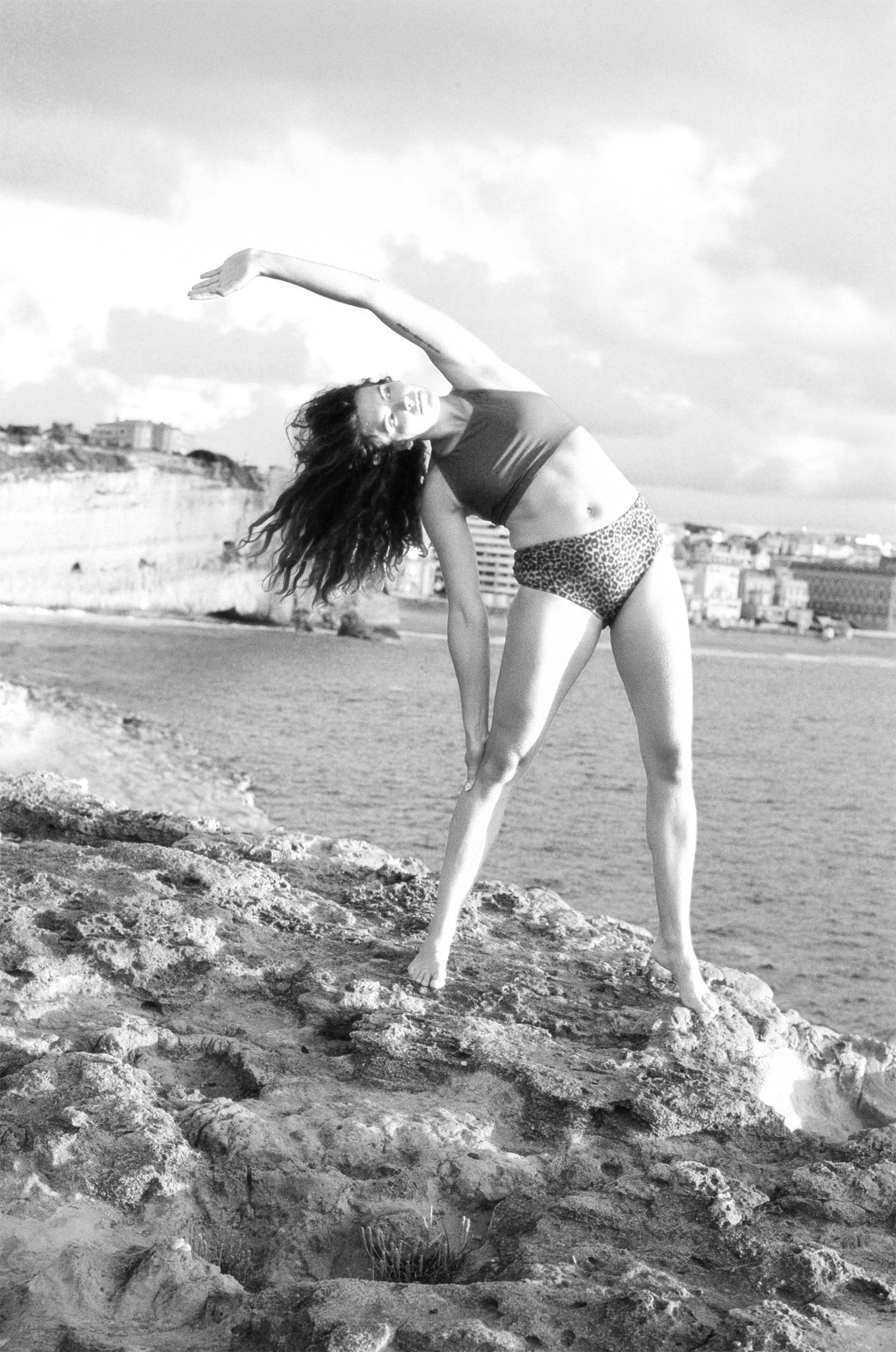 Oy-surf-bikini-signatures-23-Goby-Fugu-dunkellavendel-coolcat-1_juliaishac_sw.jpg
