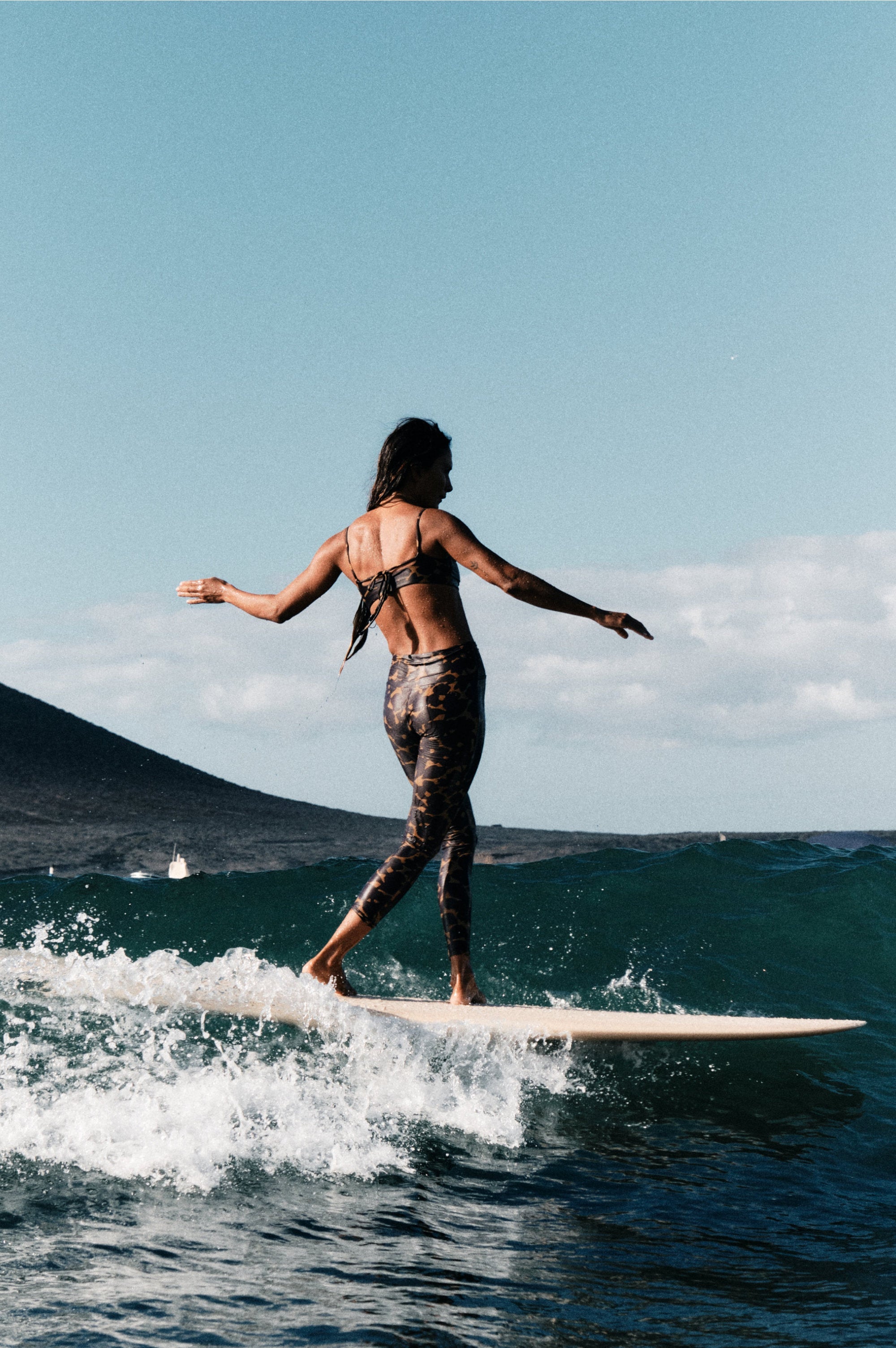 Oy-surf-bikini-signatures-24-Buri-Larimar-hibiscusprint-_sergiovillalbastudio_9948-crop.jpg