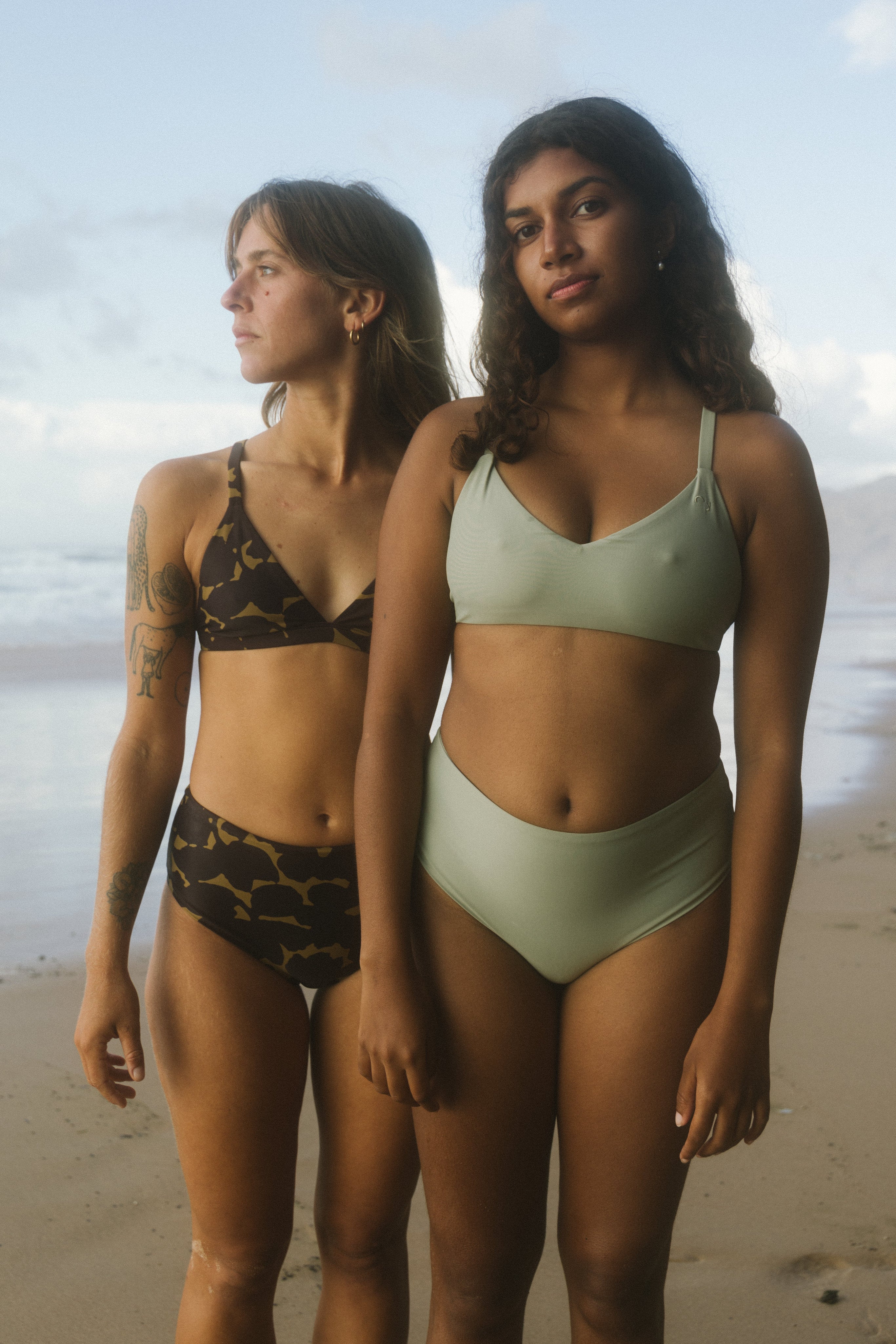 Oy-surf-bikini-signatures-24-Dace-Fugu-sagegreen-Esox-Fugu-hibiscusprint-_uwemurat_25.jpg