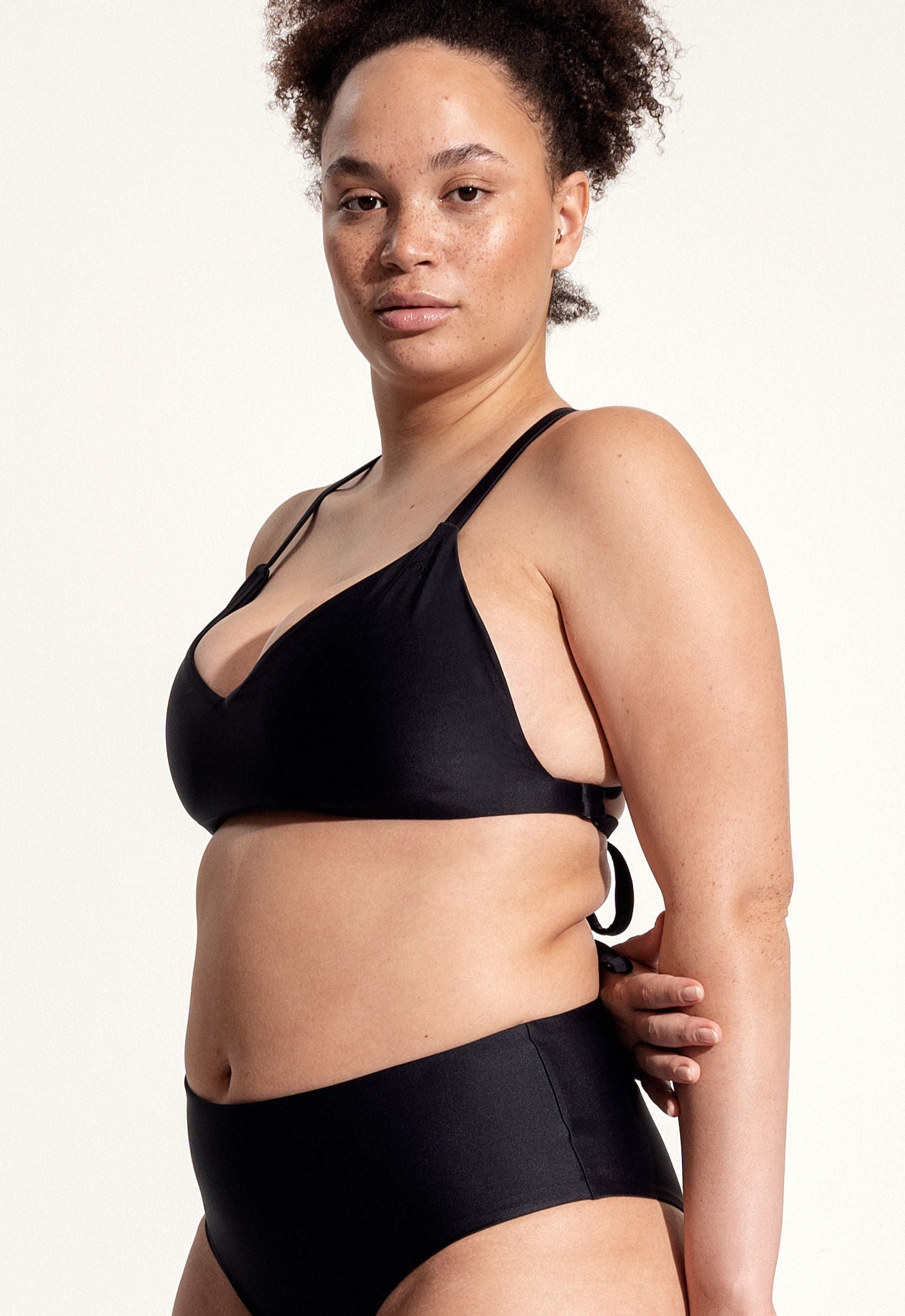 Surf Bikini Oberteil „Dace“ in Schwarz 1