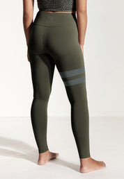 Yoga Leggings „Larimar+“ in Piniengrün 2