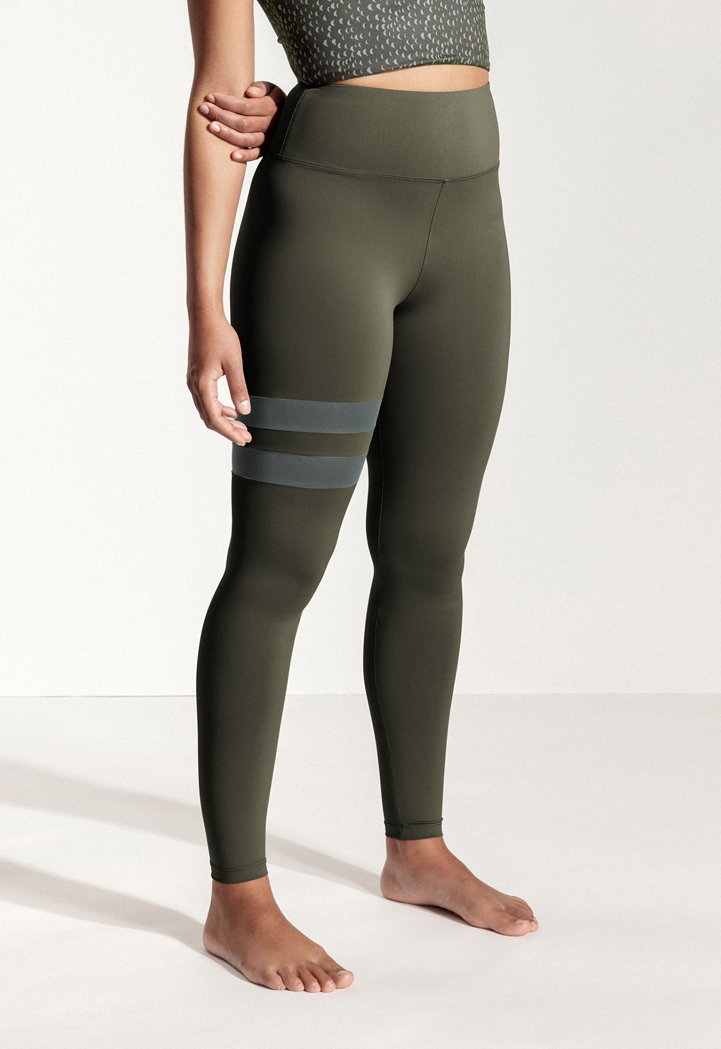 Yoga Leggings „Larimar+“ in Piniengrün 1