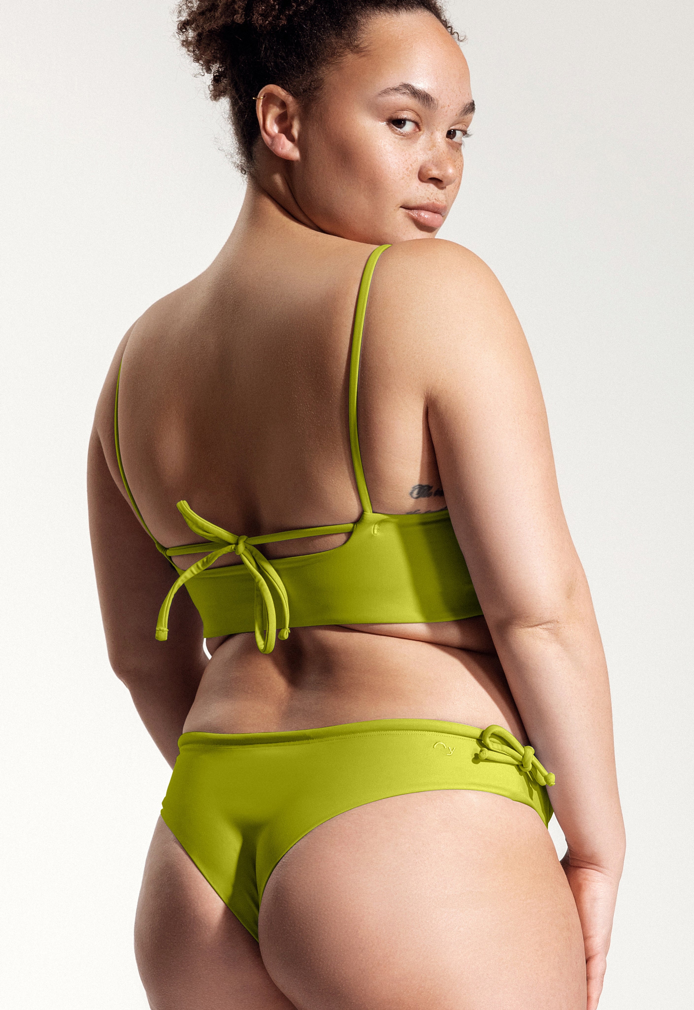 Surf Bikini Oberteil „Buri“ in Grün 2