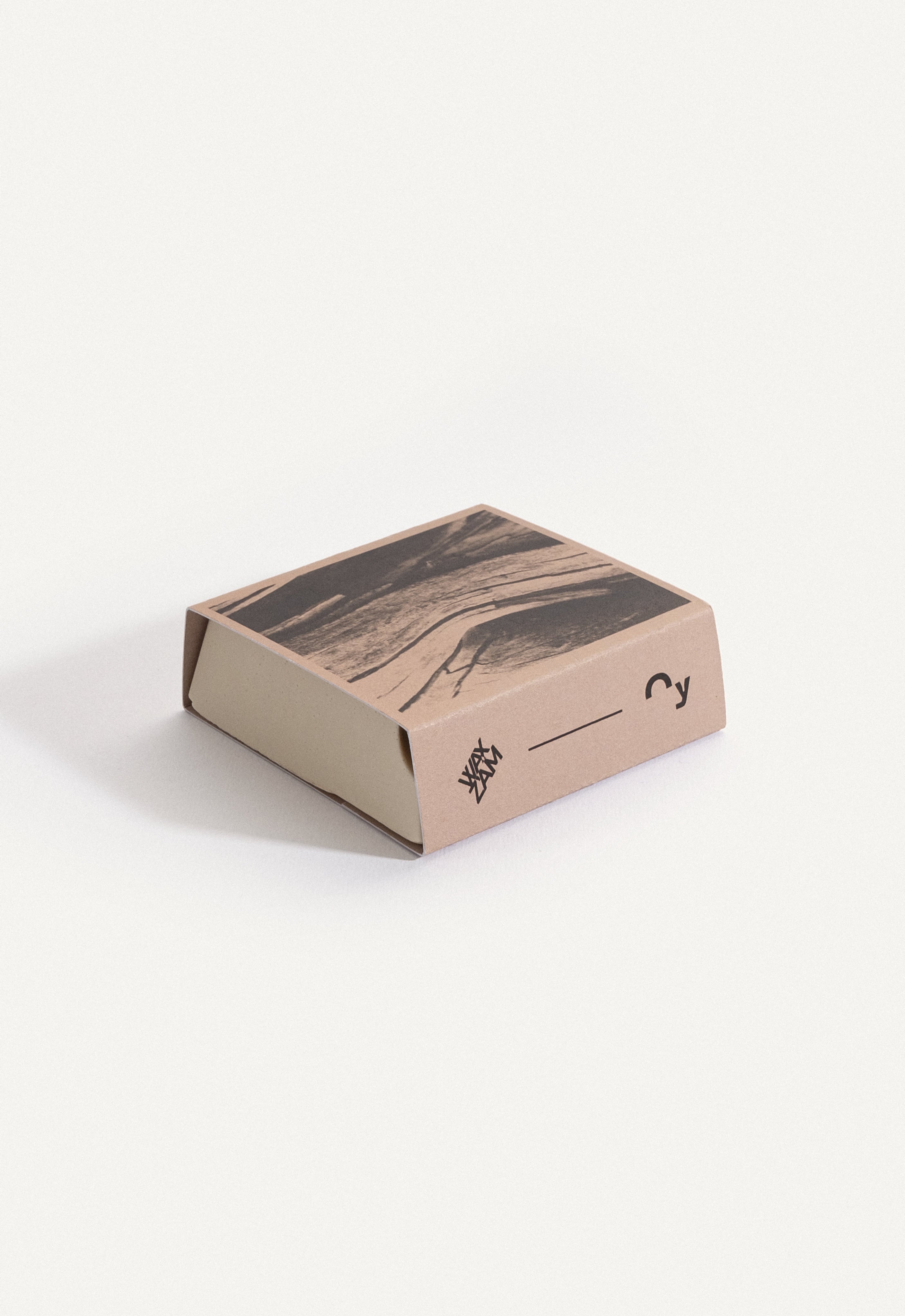 Oy-surf-Accessories-Surf-Wax-Sandalwood_1_a615de2a-ba57-4096-b972-cfe17546705b.jpg