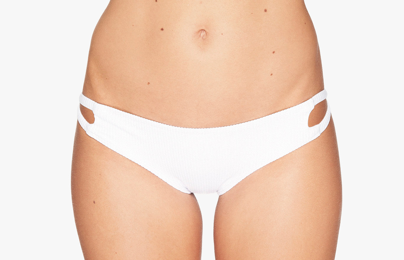 Bikini Hose „Hawaii“ in Weiss gerippt 1
