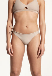 Surf Bikini Hose „Mako“ in Blassbraun -m-b